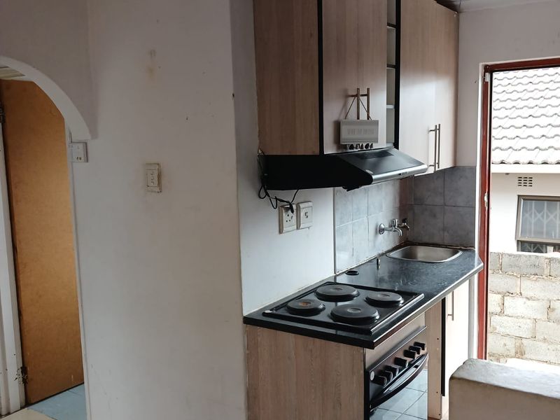 🏡 Charming 2-Bedroom Home for Rent in Rosedale, Amalinda - Photo 3