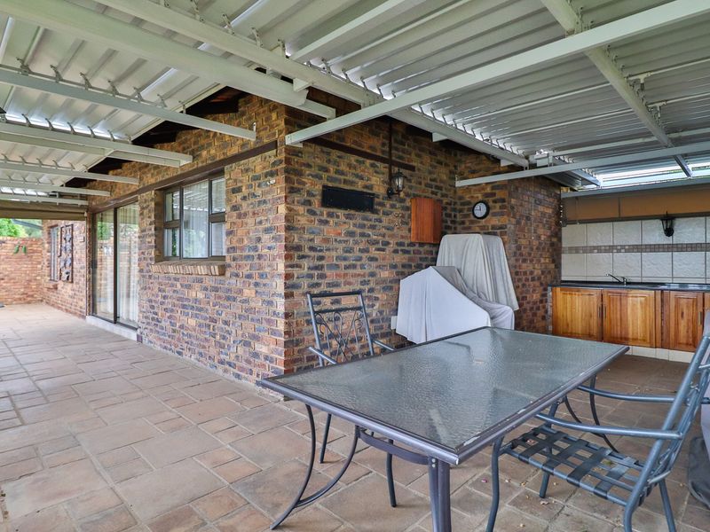 Welcome to Marina Letata, one of the most sought-after estates on the banks of the Vaal Dam. - Photo 5