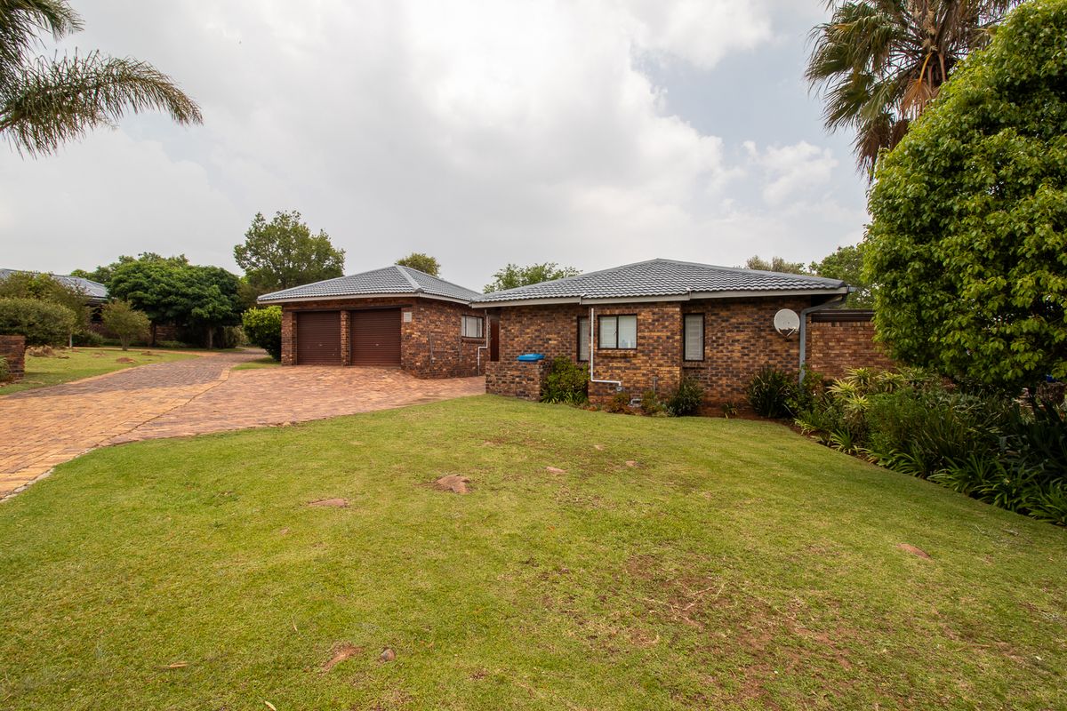 Welcome to Marina Letata, one of the most sought-after estates on the banks of the Vaal Dam. - Photo 2