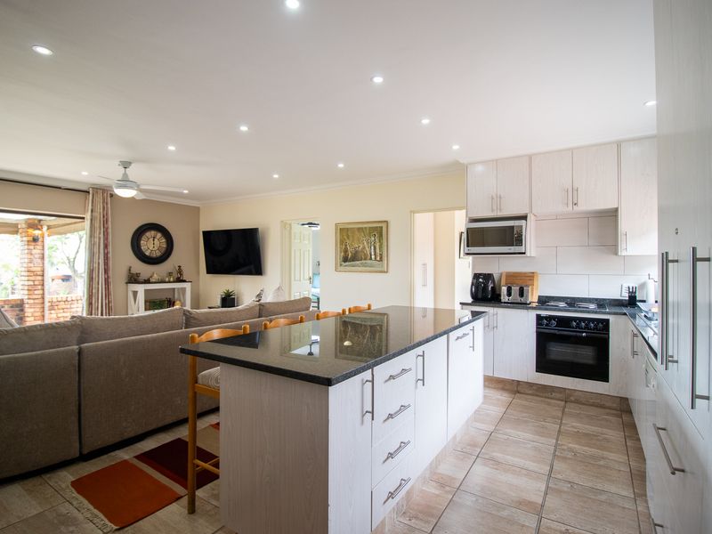 Welcome to Marina Letata, one of the most sought-after estates on the banks of the Vaal Dam. - Photo 10