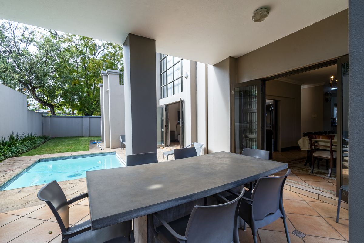Sophisticated Living in a Security Estate - Photo 3