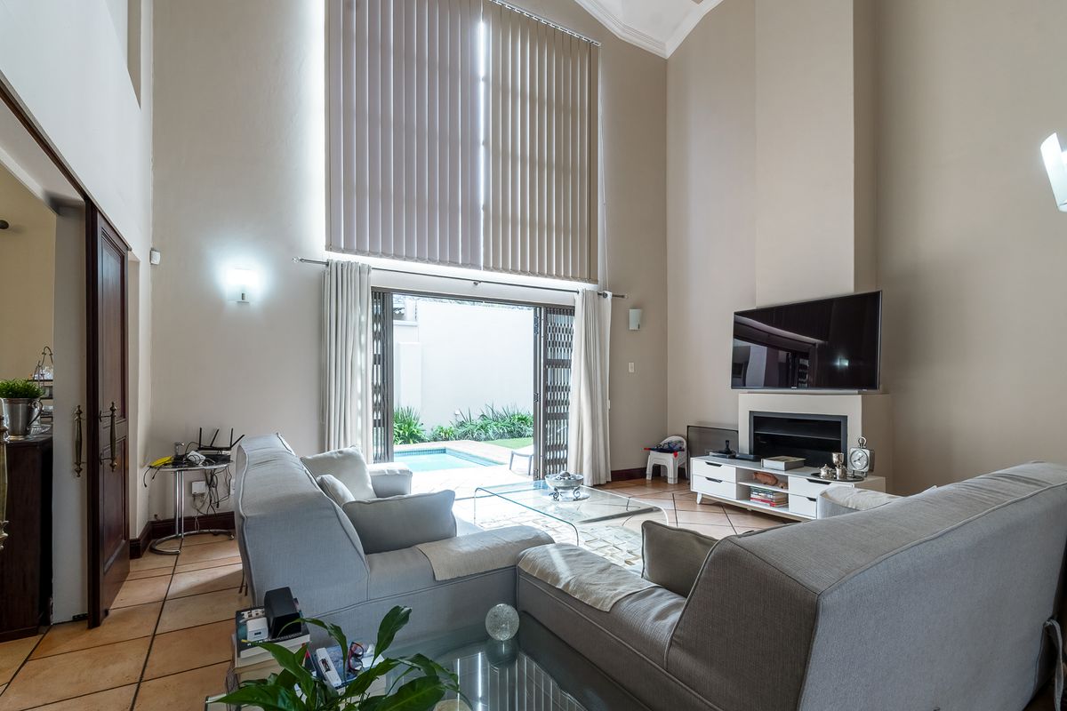 Sophisticated Living in a Security Estate - Photo 4