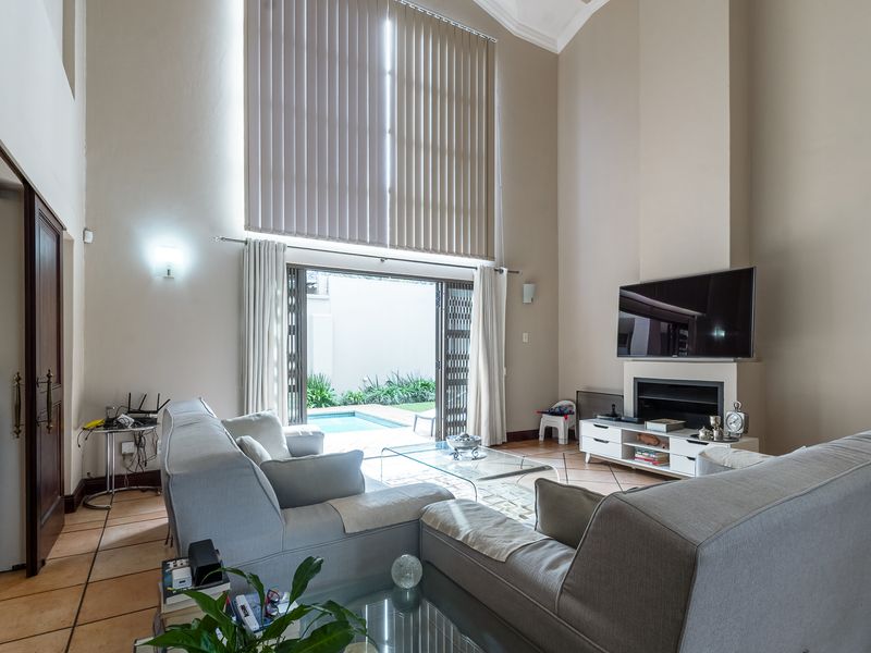 Sophisticated Living in a Security Estate - Photo 4