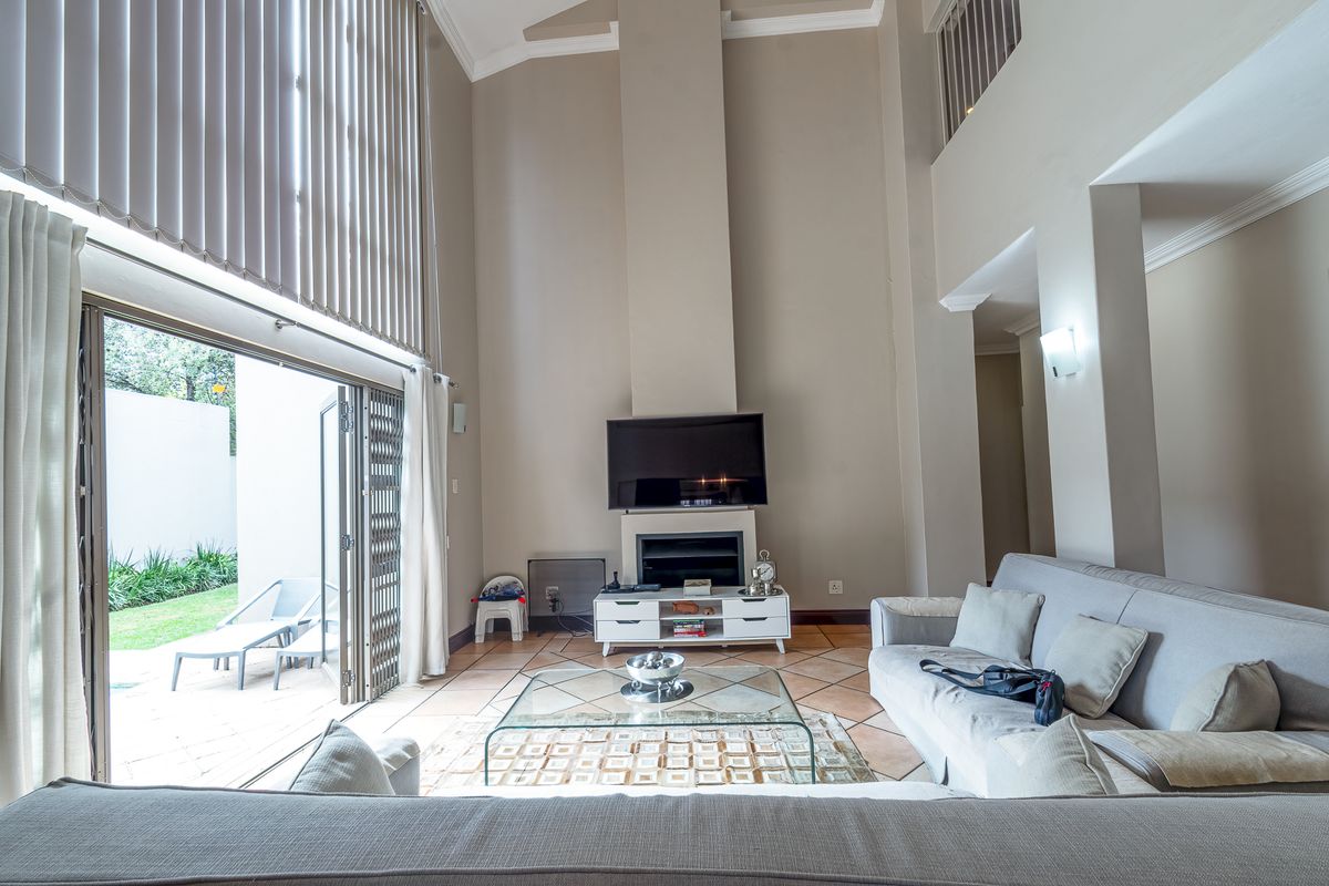 Sophisticated Living in a Security Estate - Photo 5