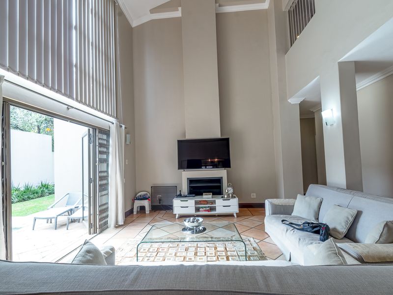 Sophisticated Living in a Security Estate - Photo 5