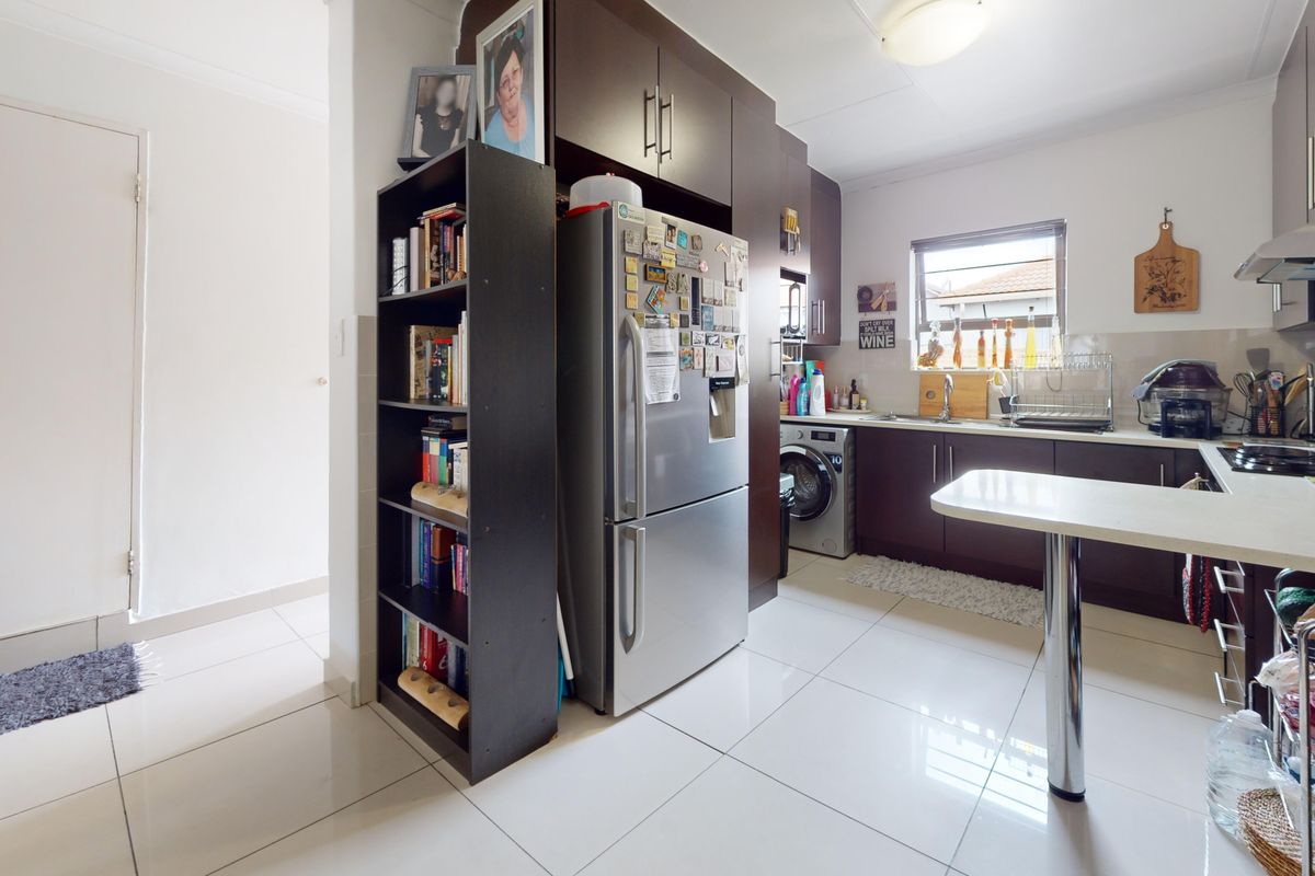 A townhouse that speaks in whispers of luxury and lives like a private masterpiece.” - Photo 5