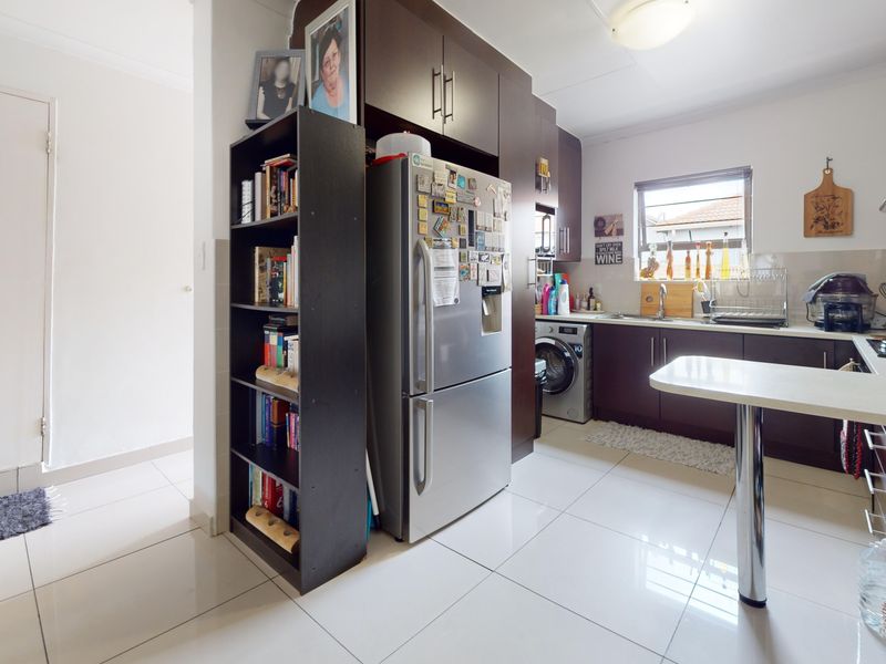 A townhouse that speaks in whispers of luxury and lives like a private masterpiece.” - Photo 5