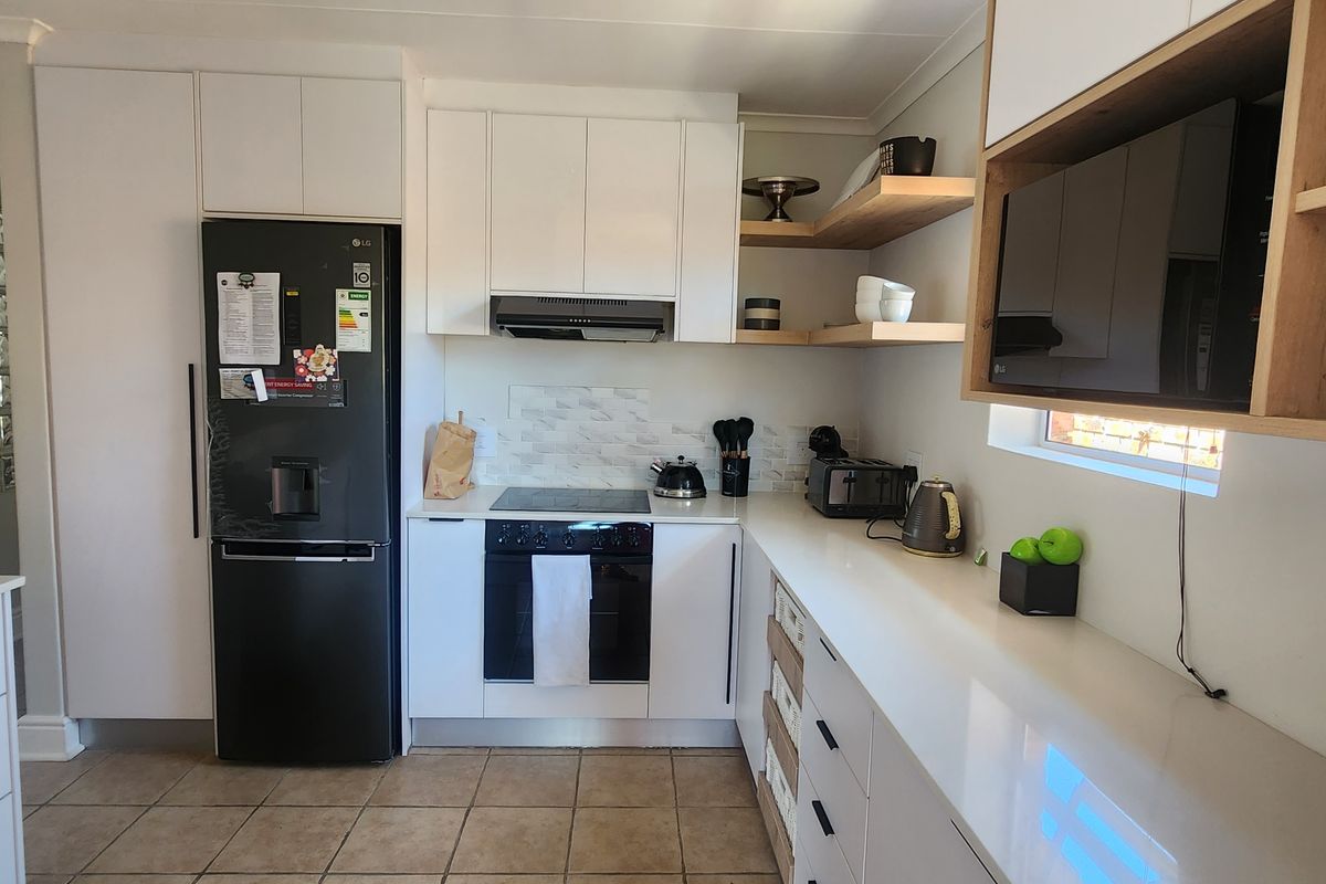 3-Bedroom Townhouse – Pool, Family-Friendly and Neat as a Pin! - Photo 5