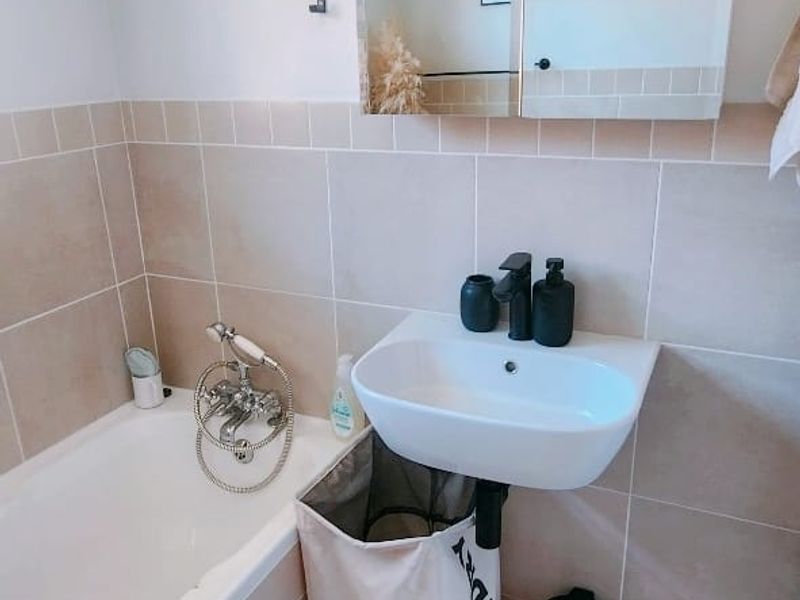 3-Bedroom Townhouse – Pool, Family-Friendly and Neat as a Pin! - Photo 10