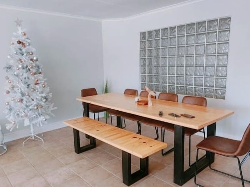 3-Bedroom Townhouse – Pool, Family-Friendly and Neat as a Pin! - Photo 2