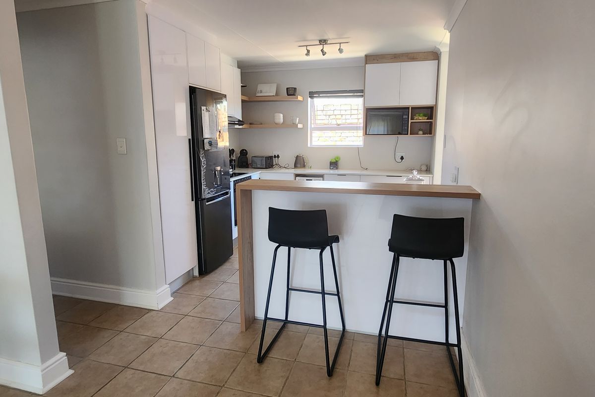 3-Bedroom Townhouse – Pool, Family-Friendly and Neat as a Pin! - Photo 3