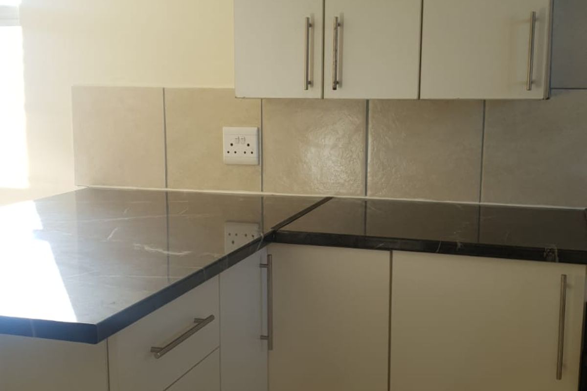 🏡 Well-Located 1-Bedroom Flat for Rent in Quigney - Photo 5