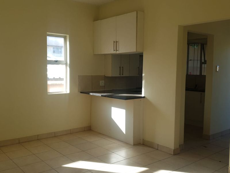 🏡 Well-Located 1-Bedroom Flat for Rent in Quigney - Photo 1