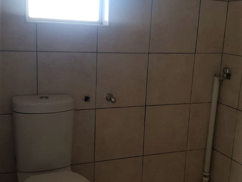 🏡 Well-Located 1-Bedroom Flat for Rent in Quigney - Photo 7