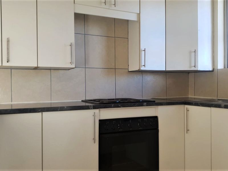 🏡 Well-Located 1-Bedroom Flat for Rent in Quigney - Photo 6