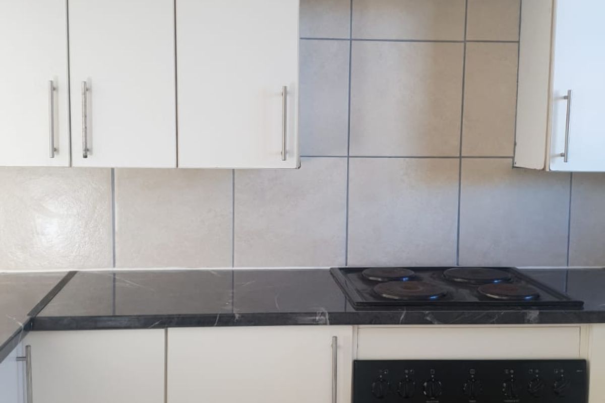 🏡 Well-Located 1-Bedroom Flat for Rent in Quigney - Photo 4