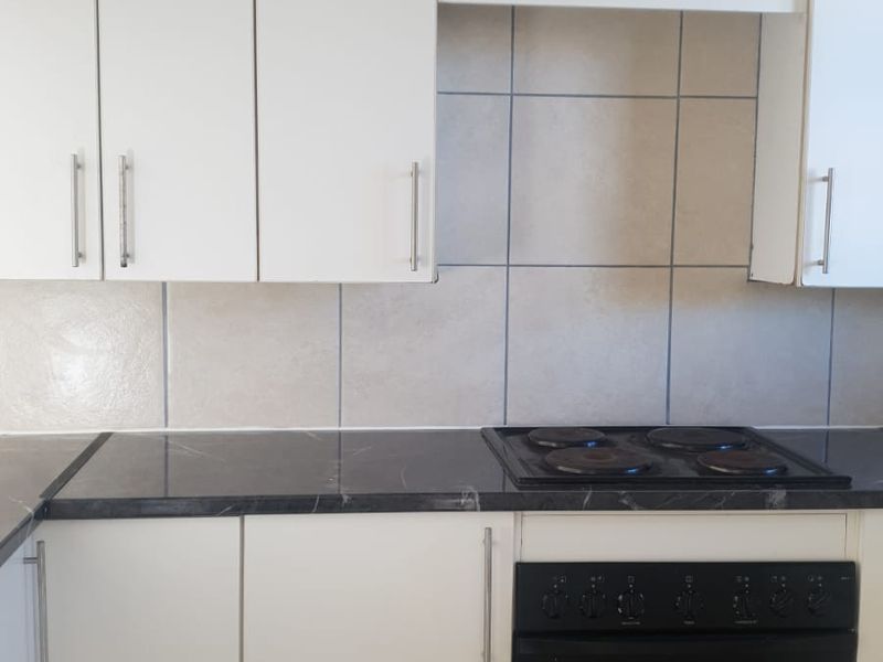 🏡 Well-Located 1-Bedroom Flat for Rent in Quigney - Photo 4