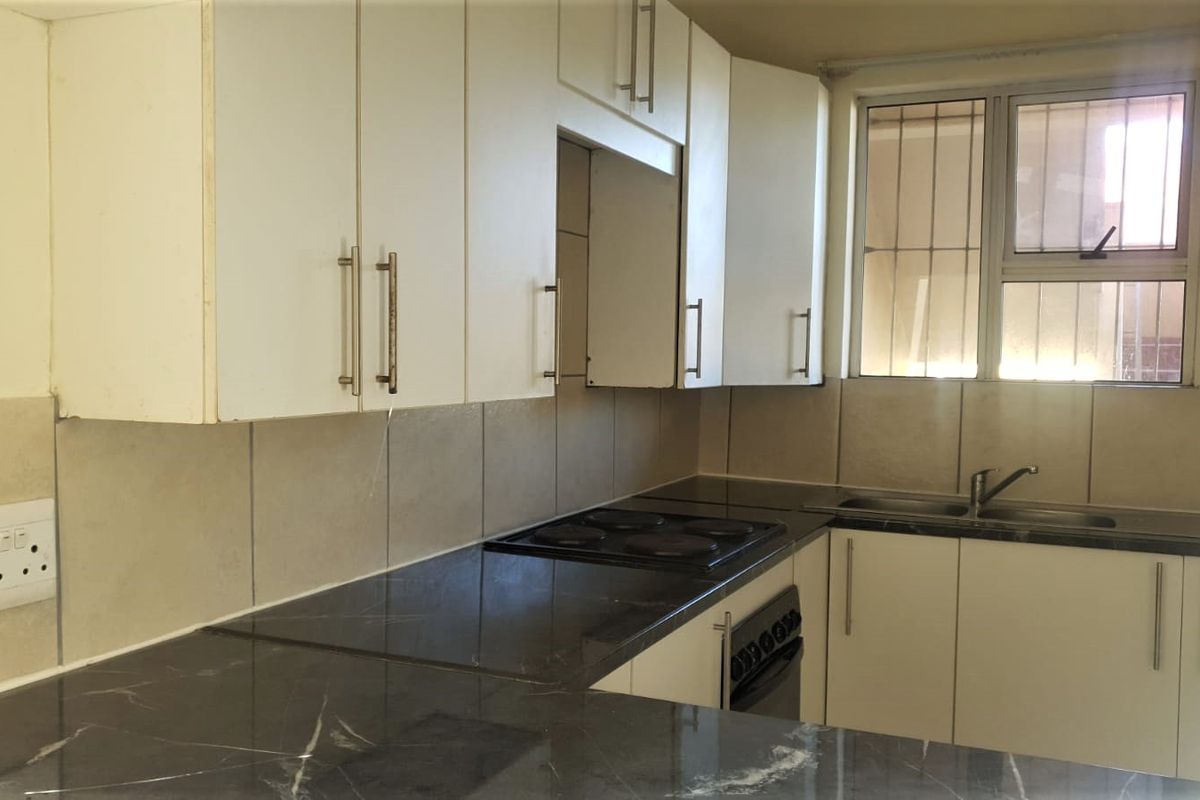 🏡 Well-Located 1-Bedroom Flat for Rent in Quigney - Photo 2