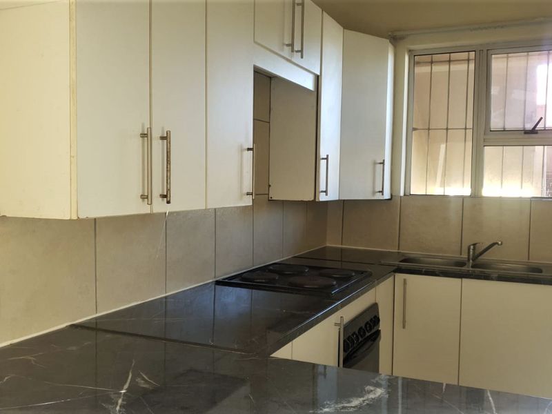 🏡 Well-Located 1-Bedroom Flat for Rent in Quigney - Photo 2