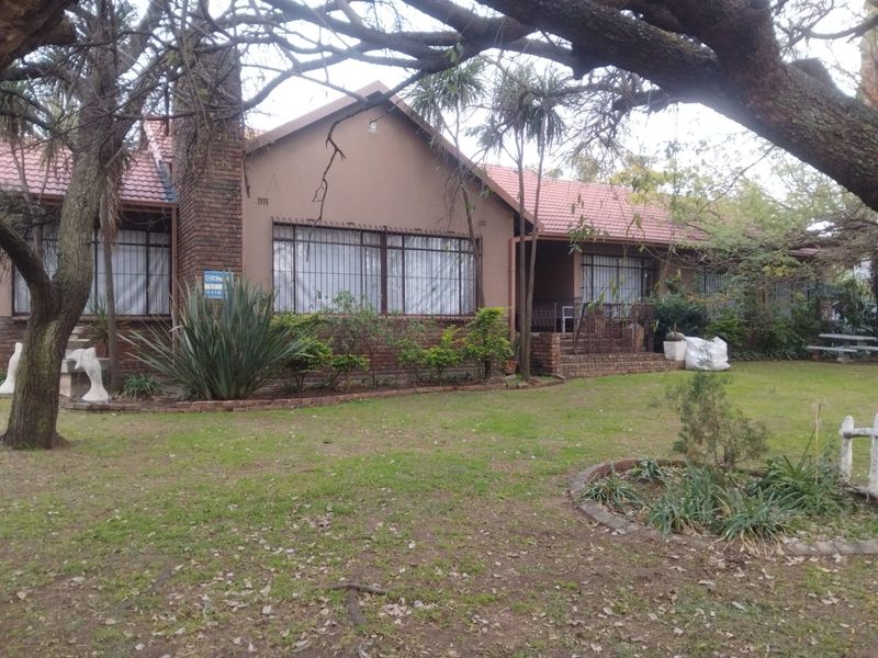 Corner House For Sale - Photo 2