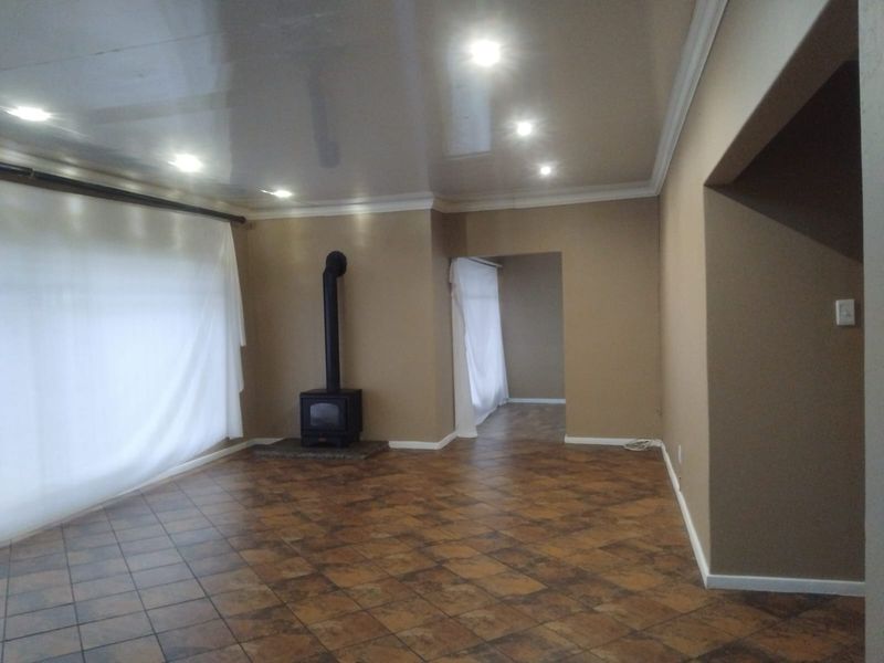 Corner House For Sale - Photo 4