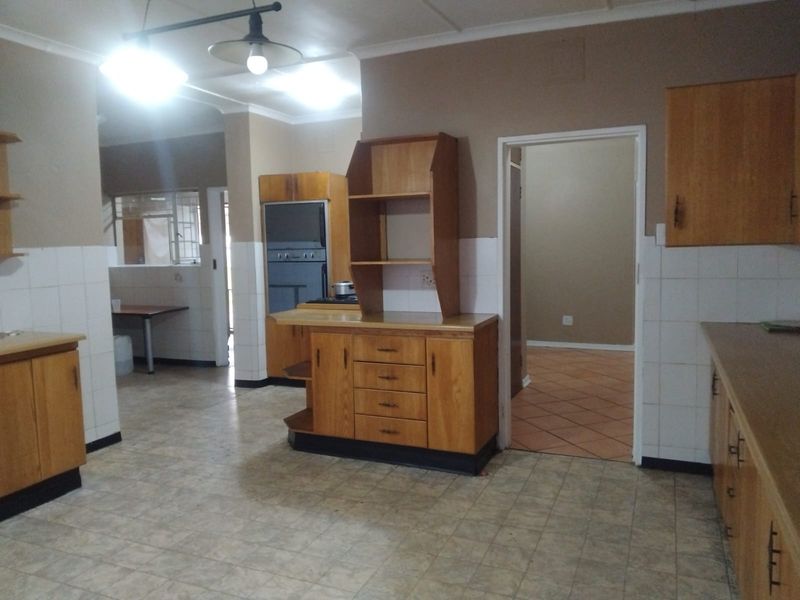 Corner House For Sale - Photo 5