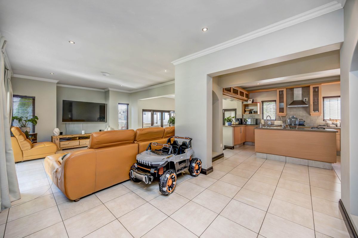 Modern Elegance in Castellet Estate, Broadacres - Photo 5
