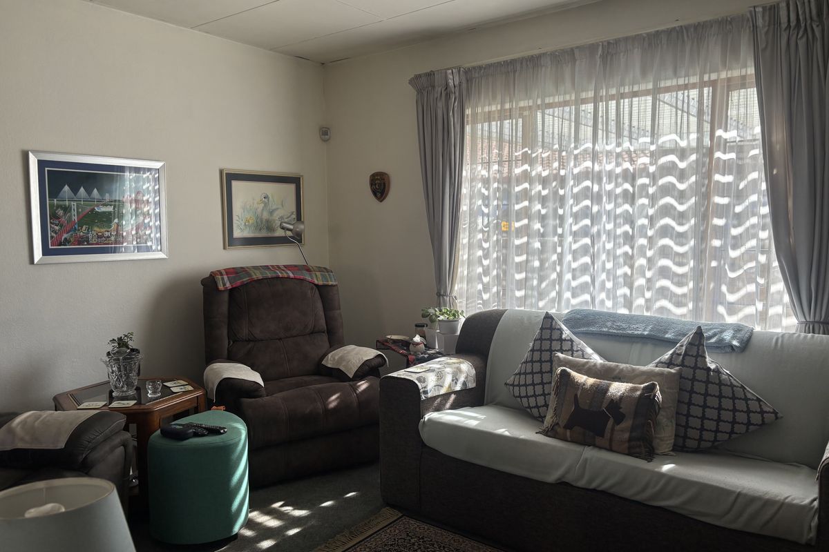 Full Title Home in Secure complex - Exclusive Sole Agent - Photo 5