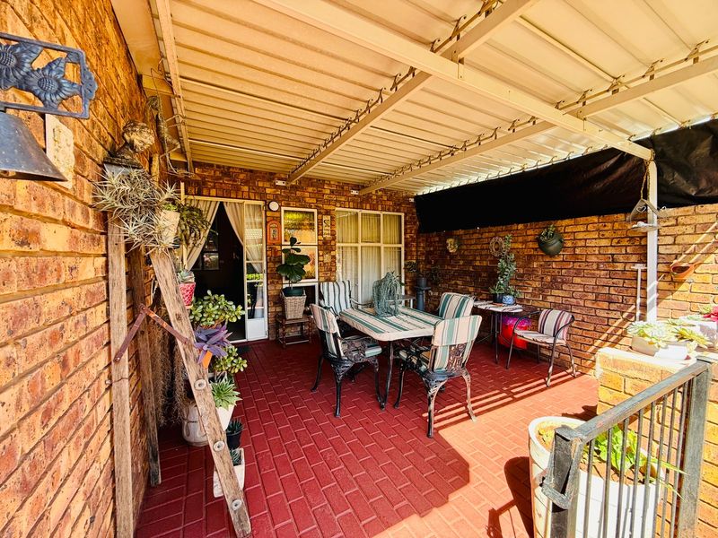 Comfortable and Secure Retirement Living in Clarina - Photo 2