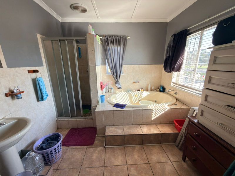 Spacious Comfort Meets Prime Location in Rouxpark, Worcester - Photo 8