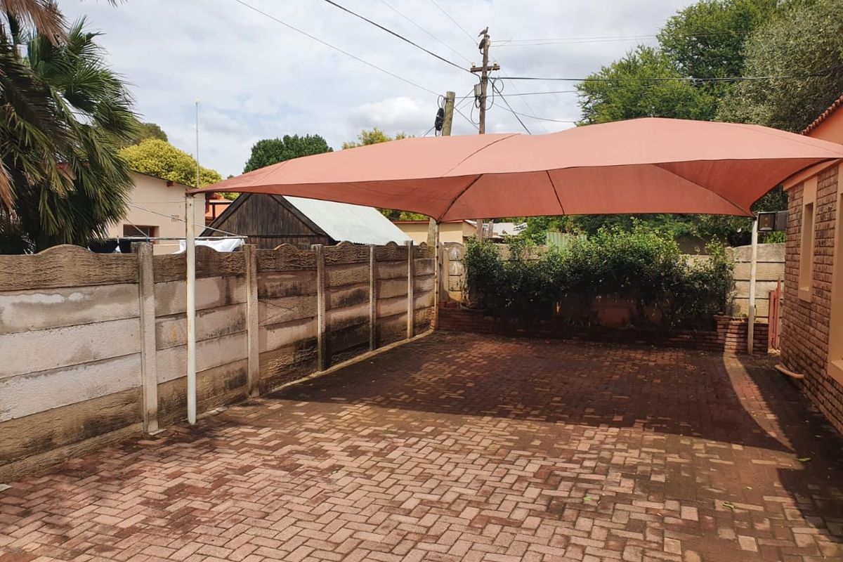 3 Bedroom Townhouse with Private Garden and No Levies - Photo 2