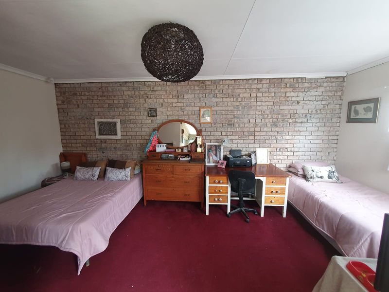 3 Bedroom Townhouse with Private Garden and No Levies - Photo 10