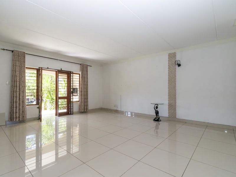 Luxurious 3 Bed Ground Floor apartment - Photo 4