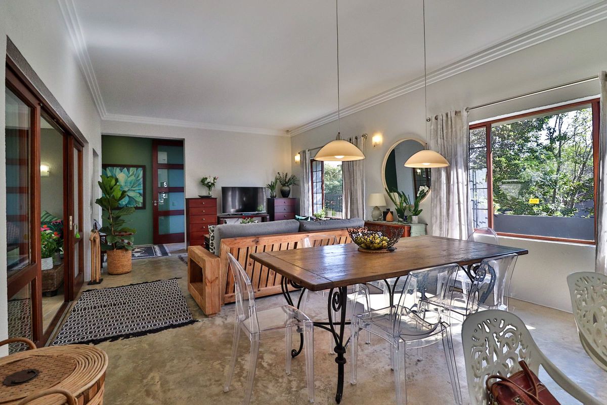 EMBRACE NATURE IN THIS BEAUTIFULLY RENOVATED ESTATE FAMILY HOME - Photo 4