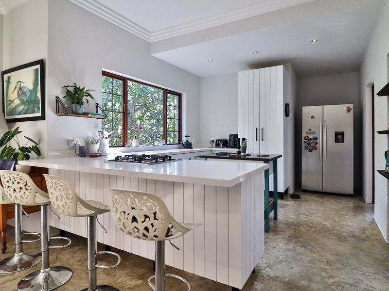 EMBRACE NATURE IN THIS BEAUTIFULLY RENOVATED ESTATE FAMILY HOME - Photo 5