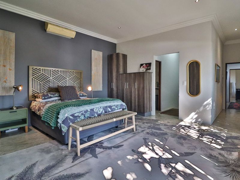 EMBRACE NATURE IN THIS BEAUTIFULLY RENOVATED ESTATE FAMILY HOME - Photo 2