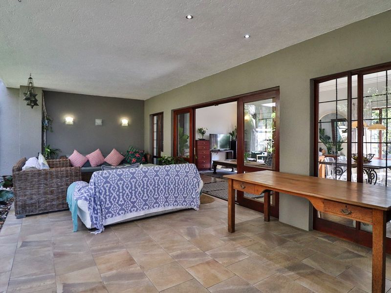 EMBRACE NATURE IN THIS BEAUTIFULLY RENOVATED ESTATE FAMILY HOME - Photo 10