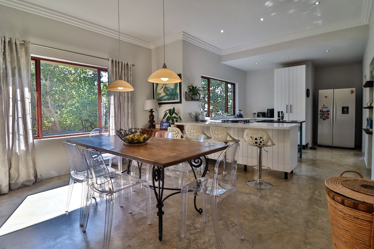 EMBRACE NATURE IN THIS BEAUTIFULLY RENOVATED ESTATE FAMILY HOME - Photo 3