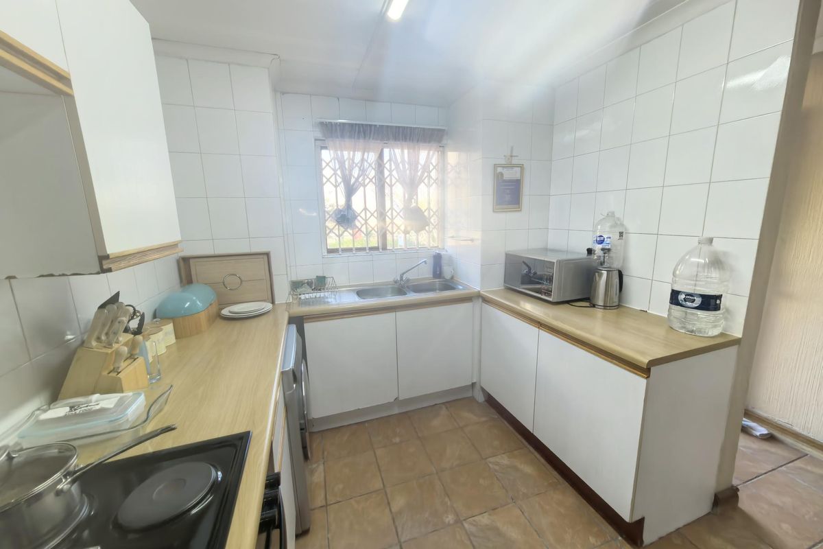 Bright Secure 2 bed 1 bath apartment great price - Photo 5