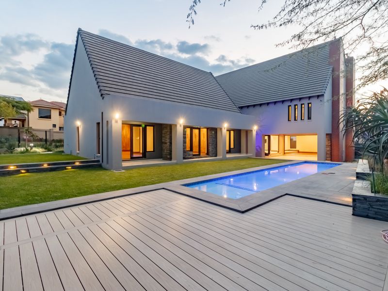 An Iconic Architectural Statement Designed to Impress - Photo 2