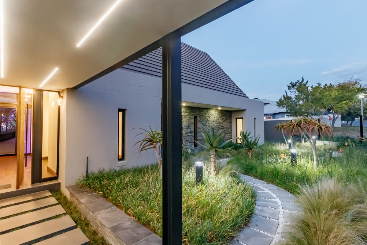 An Iconic Architectural Statement Designed to Impress - Photo 3