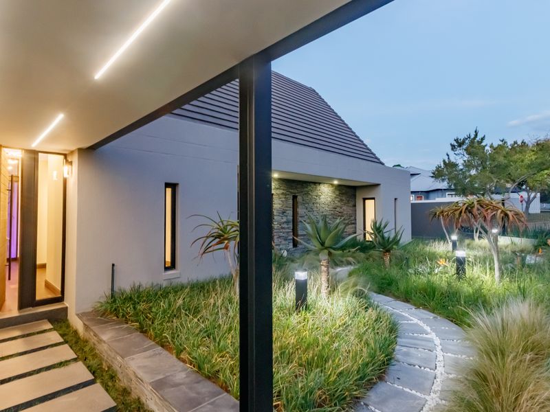 An Iconic Architectural Statement Designed to Impress - Photo 3