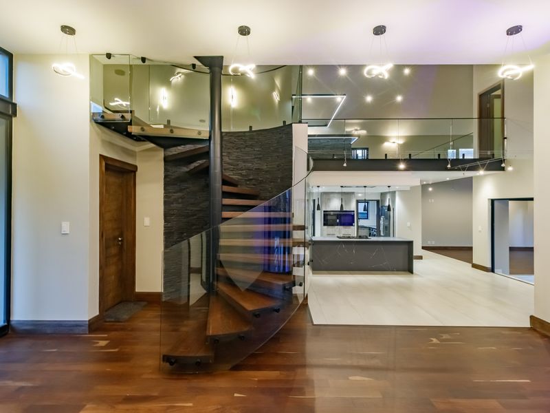 An Iconic Architectural Statement Designed to Impress - Photo 7