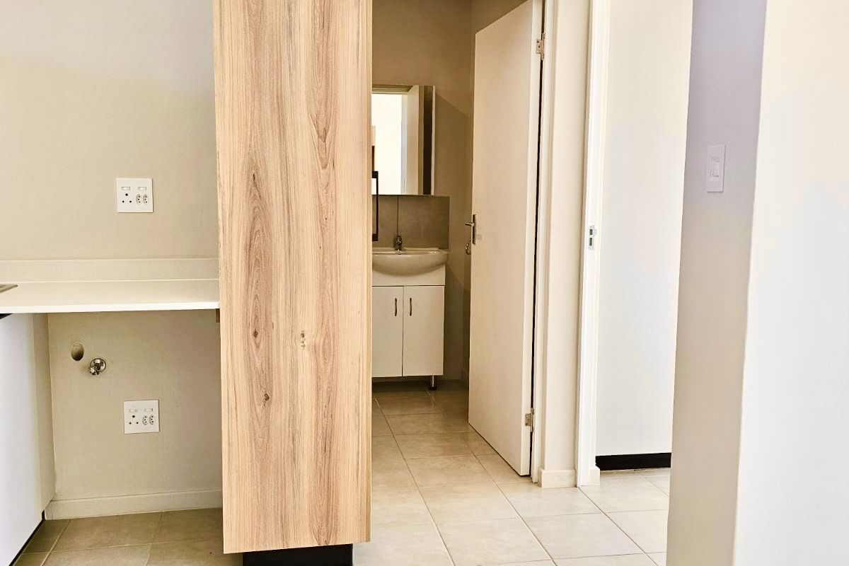 PERFECT LOCKUP AND GO, 1 BEDROOM APARTMENT IN A SECURE ESTATE IN BALITO, AVAILABLE IMMEDIATELY - Photo 4