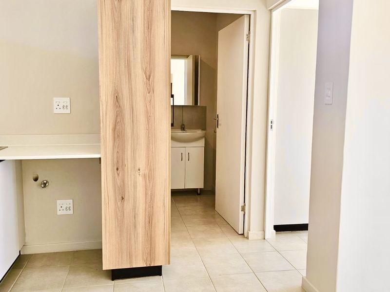 PERFECT LOCKUP AND GO, 1 BEDROOM APARTMENT IN A SECURE ESTATE IN BALITO, AVAILABLE IMMEDIATELY - Photo 4