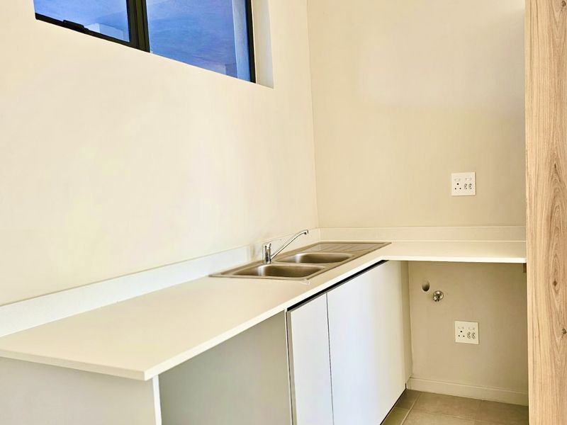 PERFECT LOCKUP AND GO, 1 BEDROOM APARTMENT IN A SECURE ESTATE IN BALITO, AVAILABLE IMMEDIATELY - Photo 8