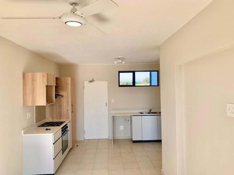 PERFECT LOCKUP AND GO, 1 BEDROOM APARTMENT IN A SECURE ESTATE IN BALITO, AVAILABLE IMMEDIATELY - Photo 5