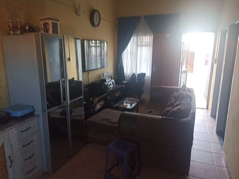 House For Sale In Mossel Bay - Photo 2