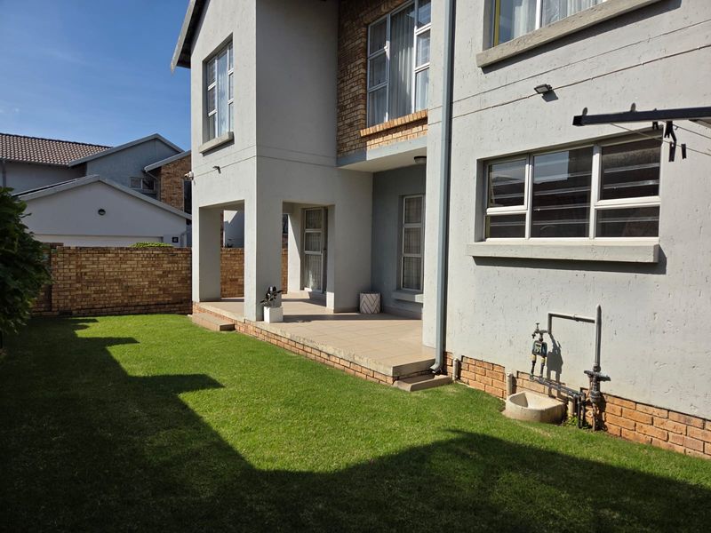 Modern Fully Furnished 3 Bedroom Home with Garden in Sable, Noordhang - Photo 1
