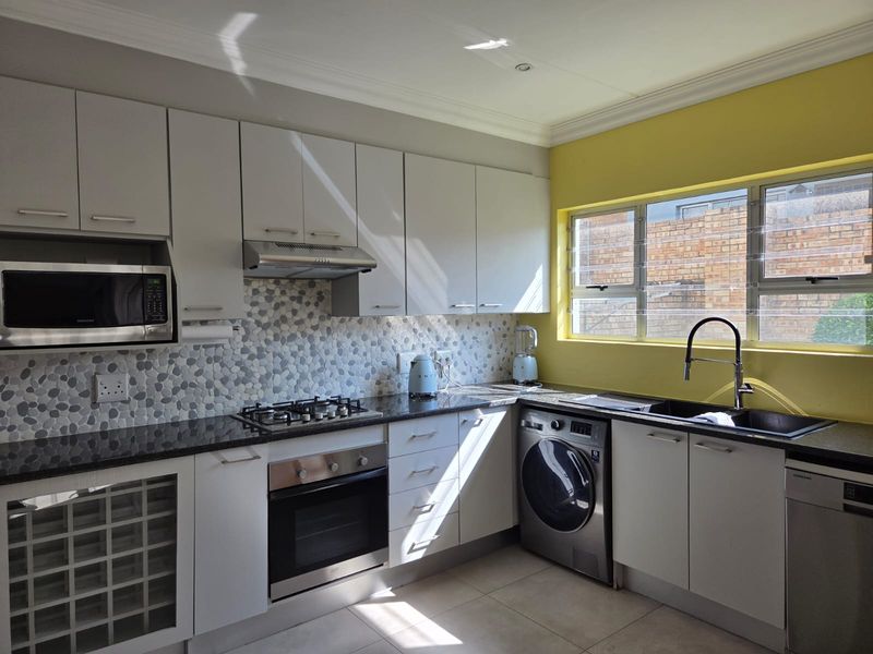 Modern Fully Furnished 3 Bedroom Home with Garden in Sable, Noordhang - Photo 2